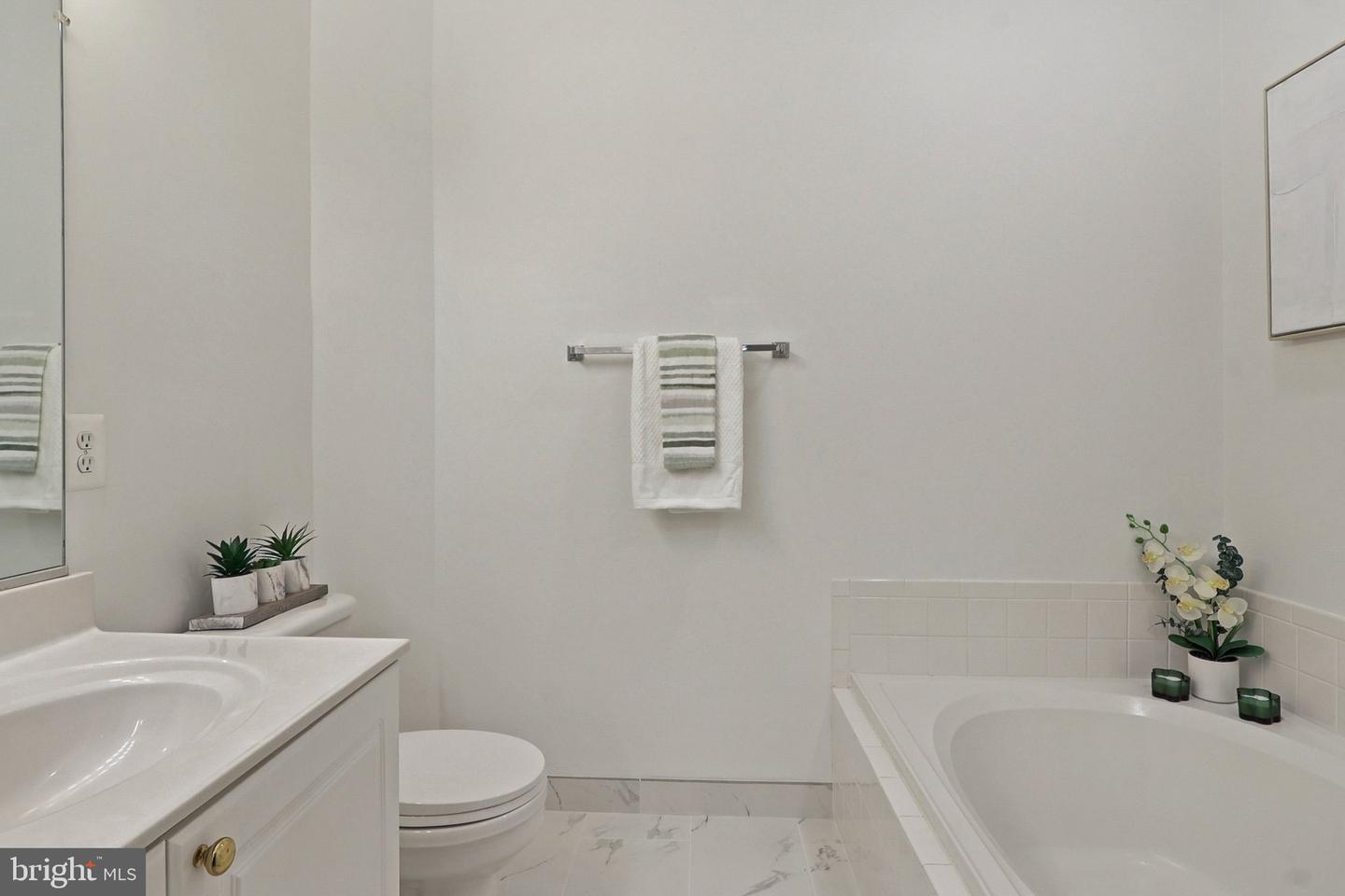 6610-F NETTIES LN #27F, ALEXANDRIA, Virginia 22315, 3 Bedrooms Bedrooms, ,2 BathroomsBathrooms,Residential,For sale,6610-F NETTIES LN #27F,VAFX2264044 MLS # VAFX2264044 6610-F NETTIES LN #27F, ALEXANDRIA, Virginia 22315, 3 Bedrooms Bedrooms, ,2 BathroomsBathrooms,Residential,For sale,6610-F NETTIES LN #27F,VAFX2264044 MLS # VAFX2264044