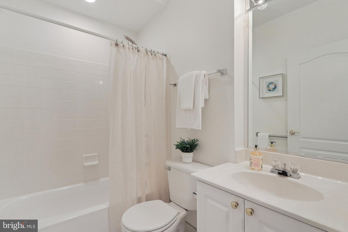6610-F NETTIES LN #27F, ALEXANDRIA, Virginia 22315, 3 Bedrooms Bedrooms, ,2 BathroomsBathrooms,Residential,For sale,6610-F NETTIES LN #27F,VAFX2264044 MLS # VAFX2264044 6610-F NETTIES LN #27F, ALEXANDRIA, Virginia 22315, 3 Bedrooms Bedrooms, ,2 BathroomsBathrooms,Residential,For sale,6610-F NETTIES LN #27F,VAFX2264044 MLS # VAFX2264044