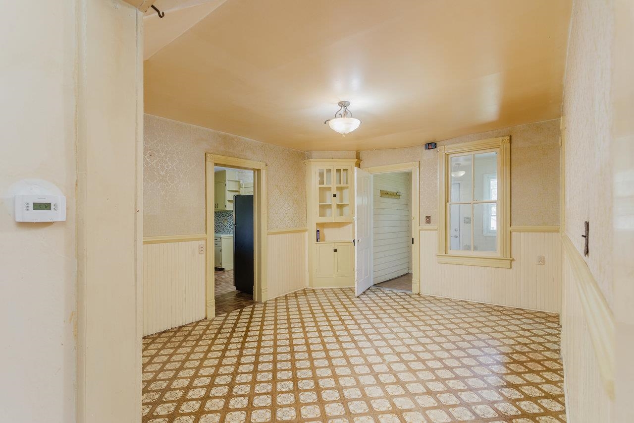 98 COTTONWOOD AVE, GROTTOES, Virginia 24441, 5 Bedrooms Bedrooms, ,1 BathroomBathrooms,Residential,98 COTTONWOOD AVE,670415 MLS # 670415 98 COTTONWOOD AVE, GROTTOES, Virginia 24441, 5 Bedrooms Bedrooms, ,1 BathroomBathrooms,Residential,98 COTTONWOOD AVE,670415 MLS # 670415