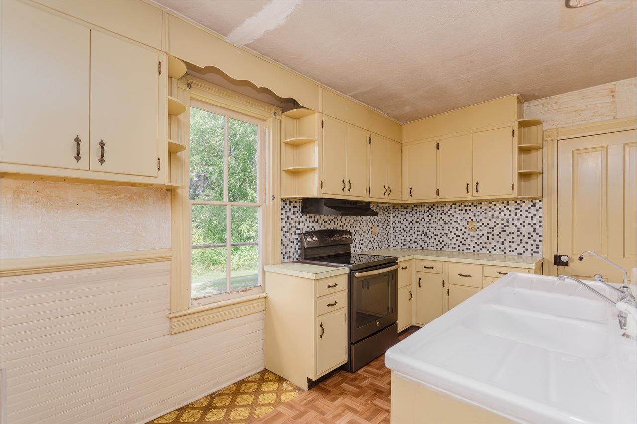 98 COTTONWOOD AVE, GROTTOES, Virginia 24441, 5 Bedrooms Bedrooms, ,1 BathroomBathrooms,Residential,98 COTTONWOOD AVE,670415 MLS # 670415 98 COTTONWOOD AVE, GROTTOES, Virginia 24441, 5 Bedrooms Bedrooms, ,1 BathroomBathrooms,Residential,98 COTTONWOOD AVE,670415 MLS # 670415