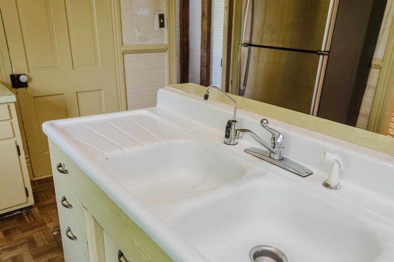 98 COTTONWOOD AVE, GROTTOES, Virginia 24441, 5 Bedrooms Bedrooms, ,1 BathroomBathrooms,Residential,98 COTTONWOOD AVE,670415 MLS # 670415 98 COTTONWOOD AVE, GROTTOES, Virginia 24441, 5 Bedrooms Bedrooms, ,1 BathroomBathrooms,Residential,98 COTTONWOOD AVE,670415 MLS # 670415