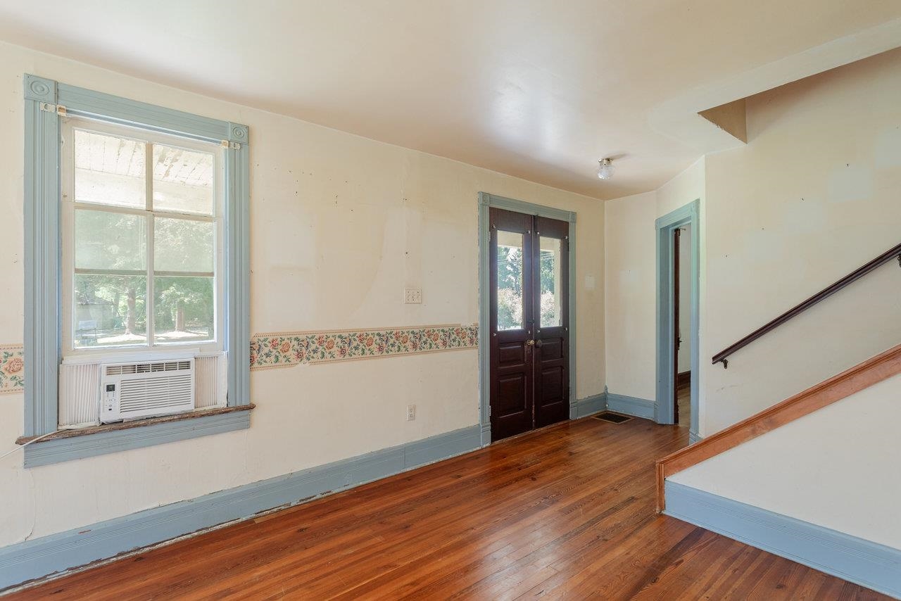 98 COTTONWOOD AVE, GROTTOES, Virginia 24441, 5 Bedrooms Bedrooms, ,1 BathroomBathrooms,Residential,98 COTTONWOOD AVE,670415 MLS # 670415 98 COTTONWOOD AVE, GROTTOES, Virginia 24441, 5 Bedrooms Bedrooms, ,1 BathroomBathrooms,Residential,98 COTTONWOOD AVE,670415 MLS # 670415