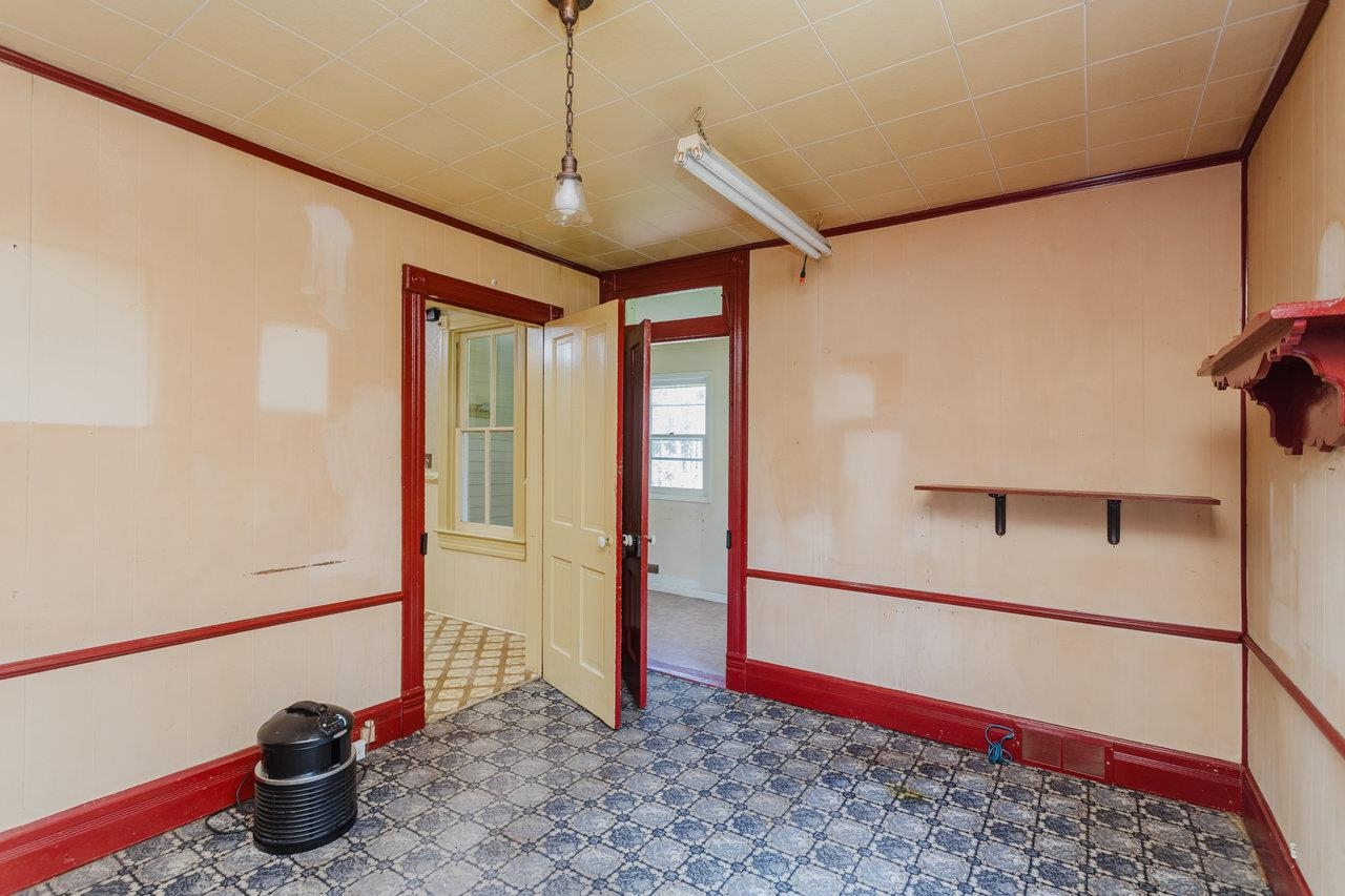 98 COTTONWOOD AVE, GROTTOES, Virginia 24441, 5 Bedrooms Bedrooms, ,1 BathroomBathrooms,Residential,98 COTTONWOOD AVE,670415 MLS # 670415 98 COTTONWOOD AVE, GROTTOES, Virginia 24441, 5 Bedrooms Bedrooms, ,1 BathroomBathrooms,Residential,98 COTTONWOOD AVE,670415 MLS # 670415