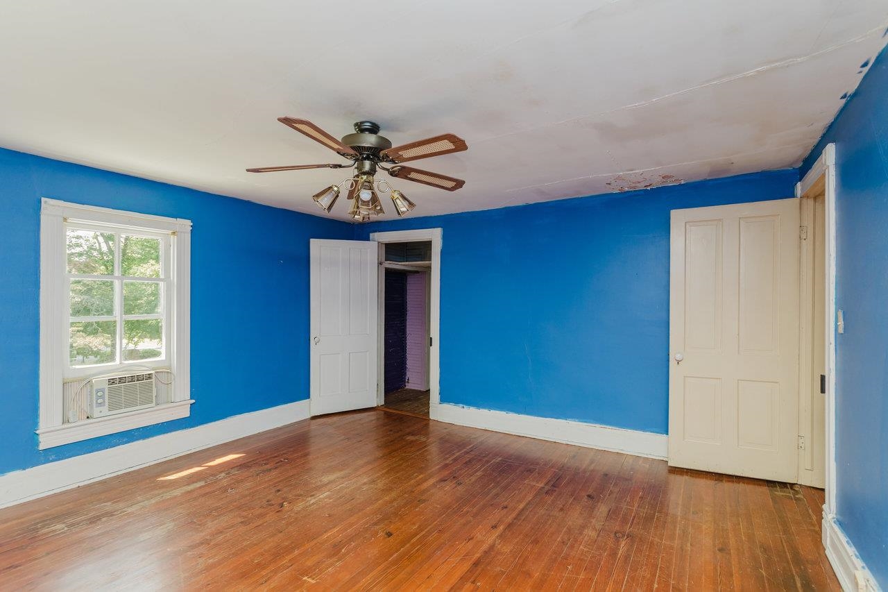 98 COTTONWOOD AVE, GROTTOES, Virginia 24441, 5 Bedrooms Bedrooms, ,1 BathroomBathrooms,Residential,98 COTTONWOOD AVE,670415 MLS # 670415 98 COTTONWOOD AVE, GROTTOES, Virginia 24441, 5 Bedrooms Bedrooms, ,1 BathroomBathrooms,Residential,98 COTTONWOOD AVE,670415 MLS # 670415