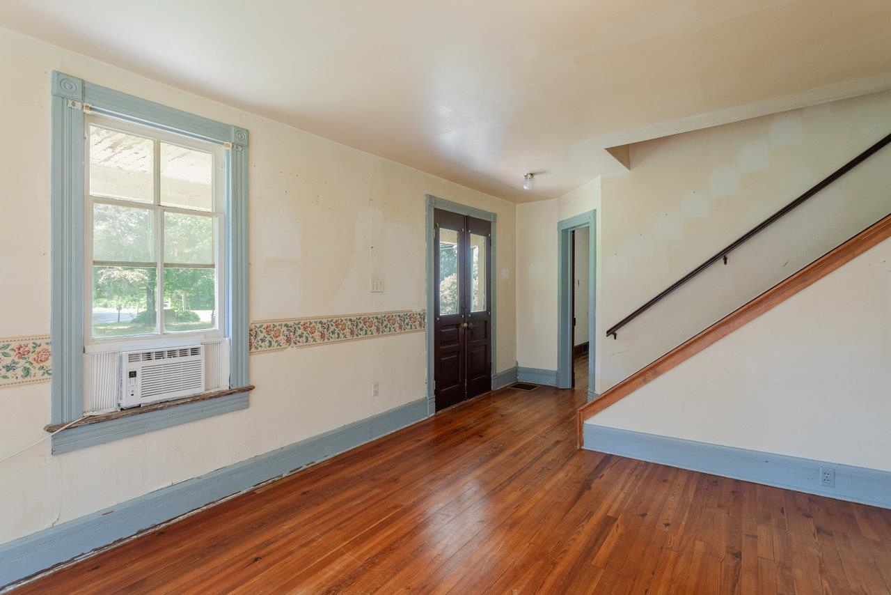 98 COTTONWOOD AVE, GROTTOES, Virginia 24441, 5 Bedrooms Bedrooms, ,1 BathroomBathrooms,Residential,98 COTTONWOOD AVE,670415 MLS # 670415 98 COTTONWOOD AVE, GROTTOES, Virginia 24441, 5 Bedrooms Bedrooms, ,1 BathroomBathrooms,Residential,98 COTTONWOOD AVE,670415 MLS # 670415