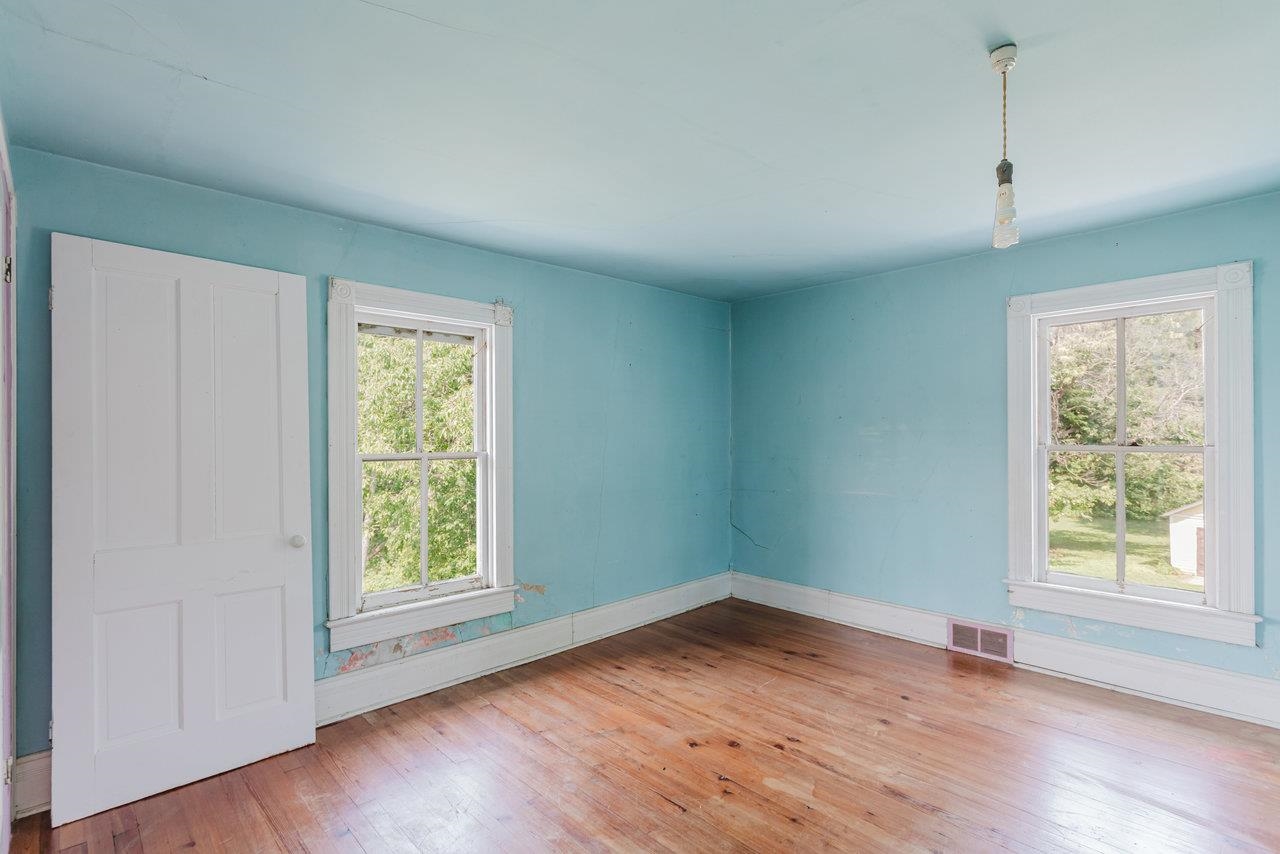 98 COTTONWOOD AVE, GROTTOES, Virginia 24441, 5 Bedrooms Bedrooms, ,1 BathroomBathrooms,Residential,98 COTTONWOOD AVE,670415 MLS # 670415 98 COTTONWOOD AVE, GROTTOES, Virginia 24441, 5 Bedrooms Bedrooms, ,1 BathroomBathrooms,Residential,98 COTTONWOOD AVE,670415 MLS # 670415