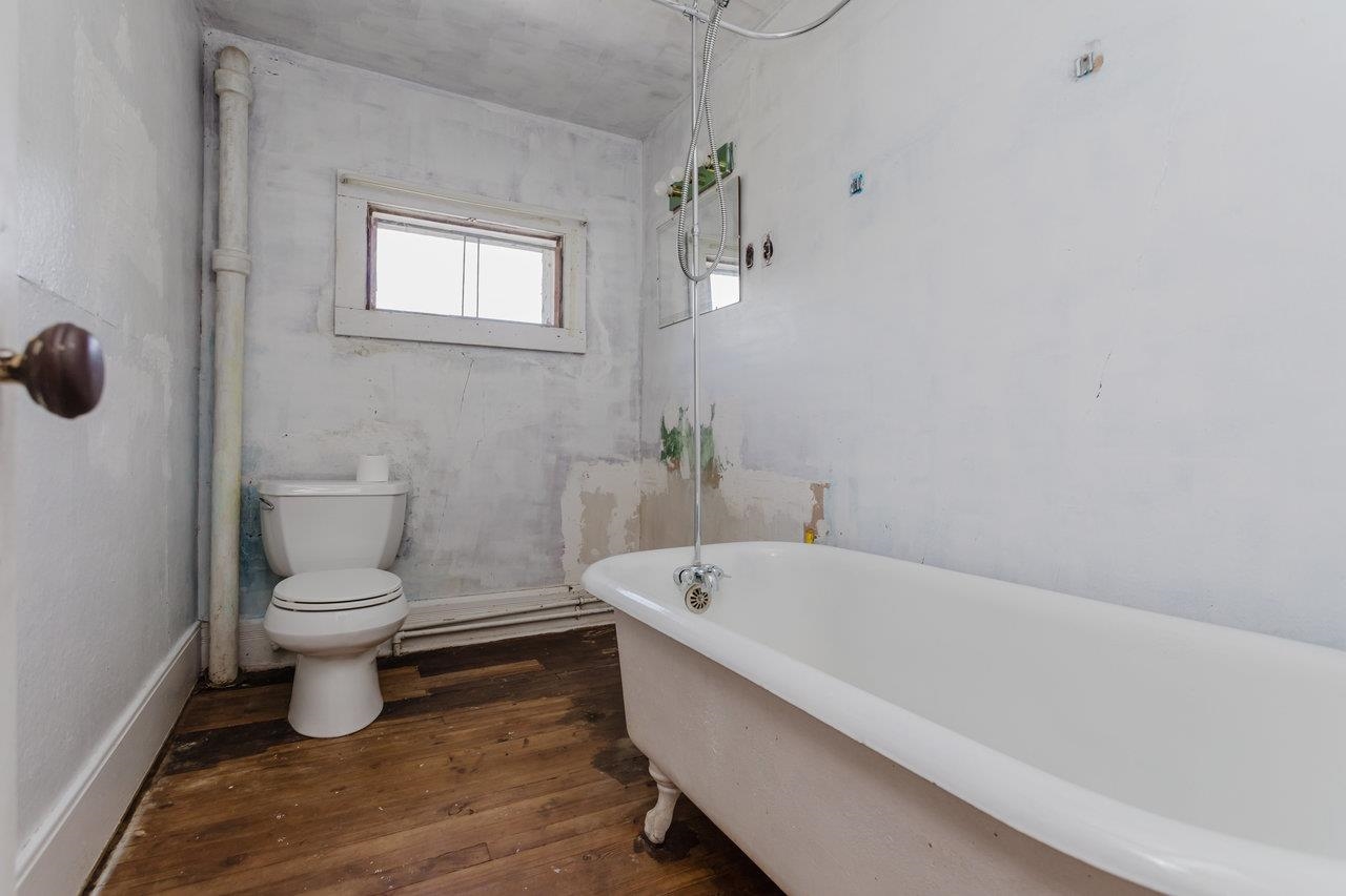 98 COTTONWOOD AVE, GROTTOES, Virginia 24441, 5 Bedrooms Bedrooms, ,1 BathroomBathrooms,Residential,98 COTTONWOOD AVE,670415 MLS # 670415 98 COTTONWOOD AVE, GROTTOES, Virginia 24441, 5 Bedrooms Bedrooms, ,1 BathroomBathrooms,Residential,98 COTTONWOOD AVE,670415 MLS # 670415