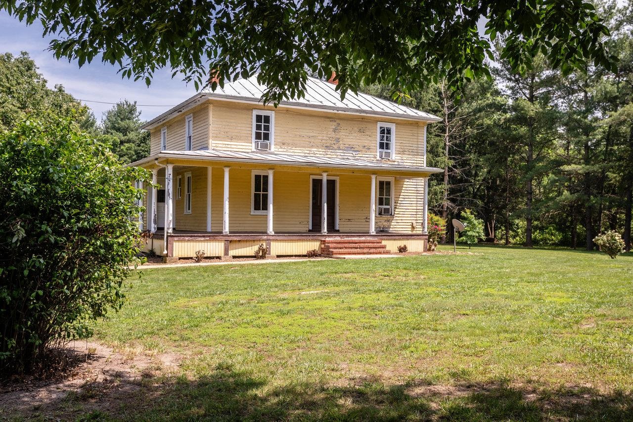 98 COTTONWOOD AVE, GROTTOES, Virginia 24441, 5 Bedrooms Bedrooms, ,1 BathroomBathrooms,Residential,98 COTTONWOOD AVE,670415 MLS # 670415 98 COTTONWOOD AVE, GROTTOES, Virginia 24441, 5 Bedrooms Bedrooms, ,1 BathroomBathrooms,Residential,98 COTTONWOOD AVE,670415 MLS # 670415