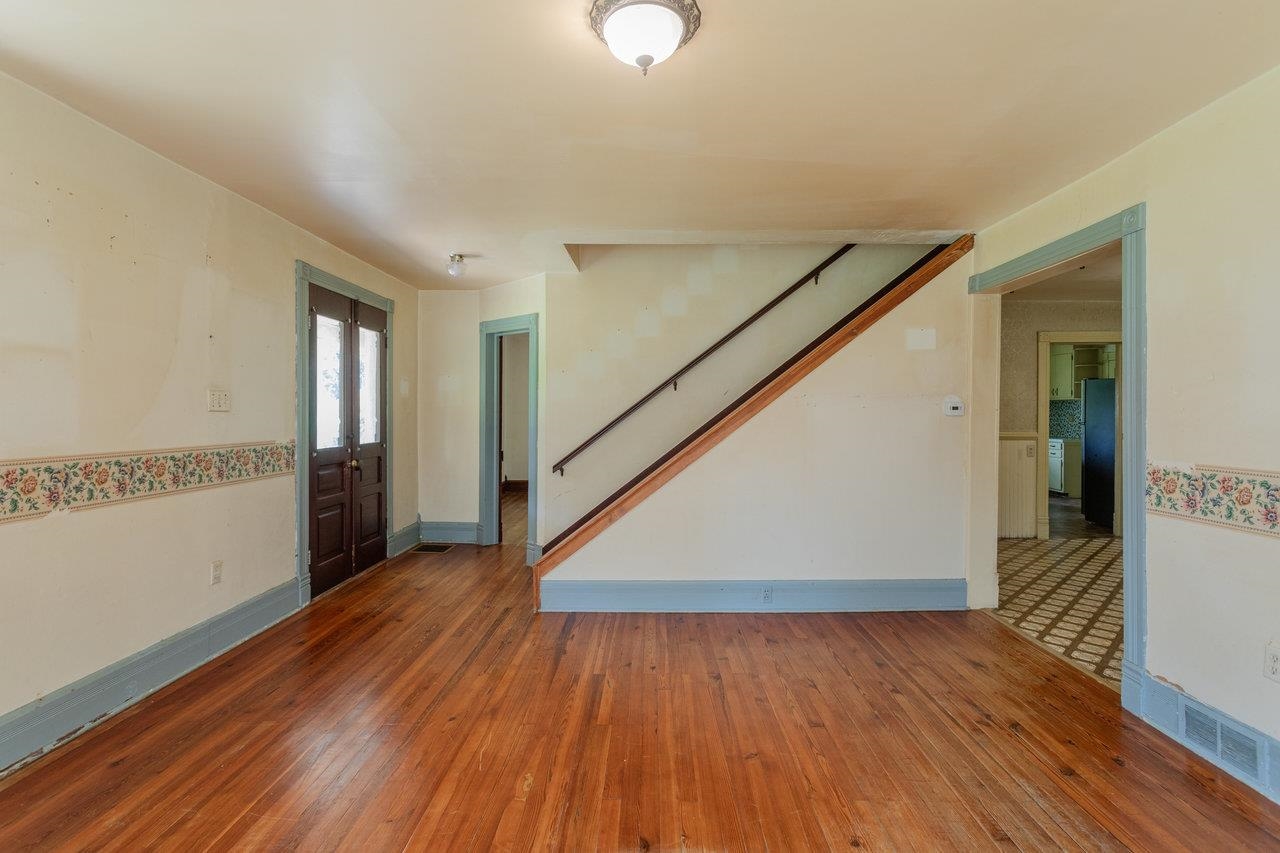98 COTTONWOOD AVE, GROTTOES, Virginia 24441, 5 Bedrooms Bedrooms, ,1 BathroomBathrooms,Residential,98 COTTONWOOD AVE,670415 MLS # 670415 98 COTTONWOOD AVE, GROTTOES, Virginia 24441, 5 Bedrooms Bedrooms, ,1 BathroomBathrooms,Residential,98 COTTONWOOD AVE,670415 MLS # 670415