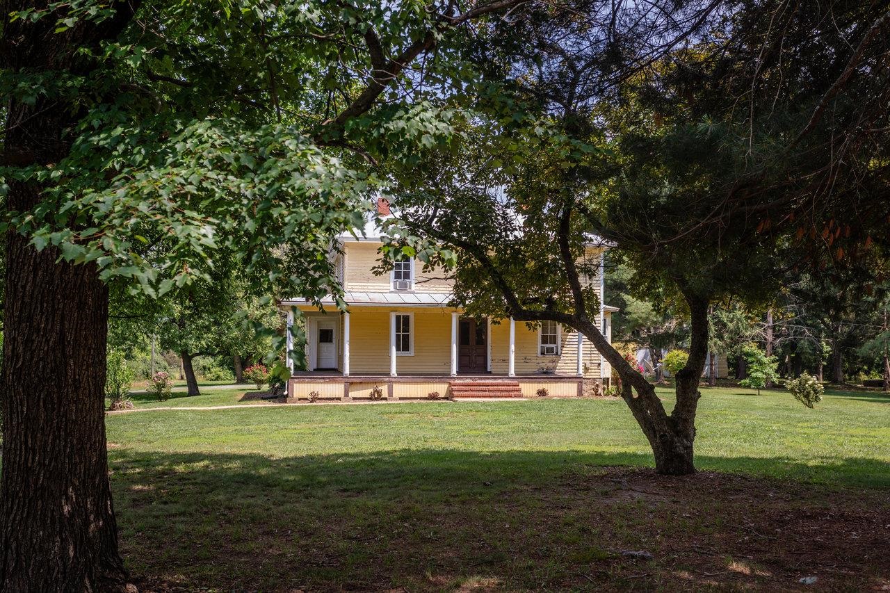 98 COTTONWOOD AVE, GROTTOES, Virginia 24441, 5 Bedrooms Bedrooms, ,1 BathroomBathrooms,Residential,98 COTTONWOOD AVE,670415 MLS # 670415 98 COTTONWOOD AVE, GROTTOES, Virginia 24441, 5 Bedrooms Bedrooms, ,1 BathroomBathrooms,Residential,98 COTTONWOOD AVE,670415 MLS # 670415