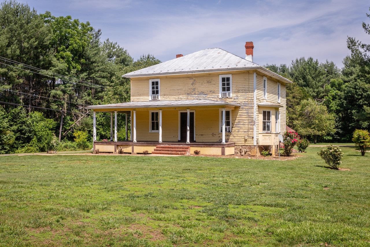 98 COTTONWOOD AVE, GROTTOES, Virginia 24441, 5 Bedrooms Bedrooms, ,1 BathroomBathrooms,Residential,98 COTTONWOOD AVE,670415 MLS # 670415 98 COTTONWOOD AVE, GROTTOES, Virginia 24441, 5 Bedrooms Bedrooms, ,1 BathroomBathrooms,Residential,98 COTTONWOOD AVE,670415 MLS # 670415