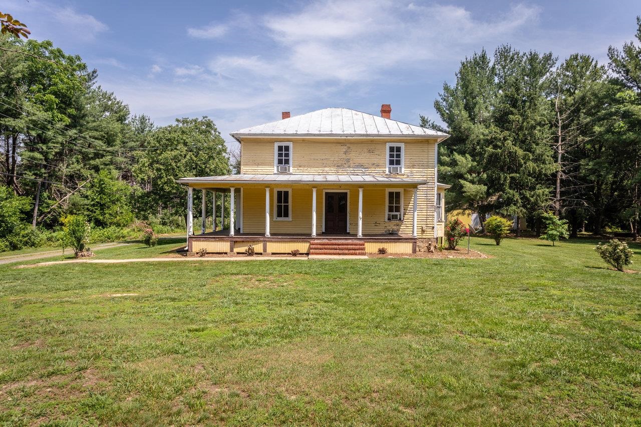 98 COTTONWOOD AVE, GROTTOES, Virginia 24441, 5 Bedrooms Bedrooms, ,1 BathroomBathrooms,Residential,98 COTTONWOOD AVE,670415 MLS # 670415 98 COTTONWOOD AVE, GROTTOES, Virginia 24441, 5 Bedrooms Bedrooms, ,1 BathroomBathrooms,Residential,98 COTTONWOOD AVE,670415 MLS # 670415
