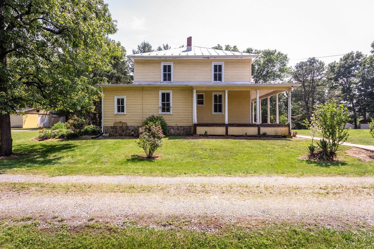 98 COTTONWOOD AVE, GROTTOES, Virginia 24441, 5 Bedrooms Bedrooms, ,1 BathroomBathrooms,Residential,98 COTTONWOOD AVE,670415 MLS # 670415 98 COTTONWOOD AVE, GROTTOES, Virginia 24441, 5 Bedrooms Bedrooms, ,1 BathroomBathrooms,Residential,98 COTTONWOOD AVE,670415 MLS # 670415