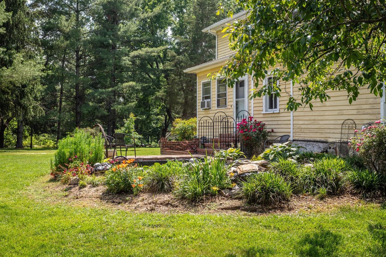 98 COTTONWOOD AVE, GROTTOES, Virginia 24441, 5 Bedrooms Bedrooms, ,1 BathroomBathrooms,Residential,98 COTTONWOOD AVE,670415 MLS # 670415 98 COTTONWOOD AVE, GROTTOES, Virginia 24441, 5 Bedrooms Bedrooms, ,1 BathroomBathrooms,Residential,98 COTTONWOOD AVE,670415 MLS # 670415
