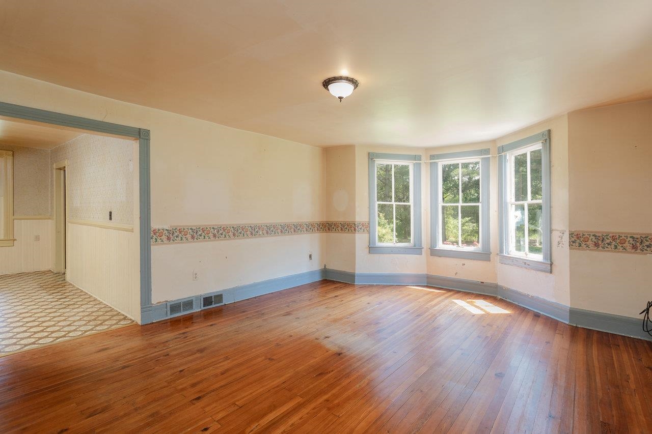 98 COTTONWOOD AVE, GROTTOES, Virginia 24441, 5 Bedrooms Bedrooms, ,1 BathroomBathrooms,Residential,98 COTTONWOOD AVE,670415 MLS # 670415 98 COTTONWOOD AVE, GROTTOES, Virginia 24441, 5 Bedrooms Bedrooms, ,1 BathroomBathrooms,Residential,98 COTTONWOOD AVE,670415 MLS # 670415