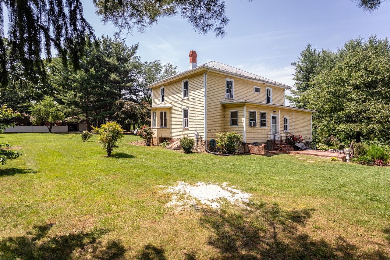 98 COTTONWOOD AVE, GROTTOES, Virginia 24441, 5 Bedrooms Bedrooms, ,1 BathroomBathrooms,Residential,98 COTTONWOOD AVE,670415 MLS # 670415 98 COTTONWOOD AVE, GROTTOES, Virginia 24441, 5 Bedrooms Bedrooms, ,1 BathroomBathrooms,Residential,98 COTTONWOOD AVE,670415 MLS # 670415
