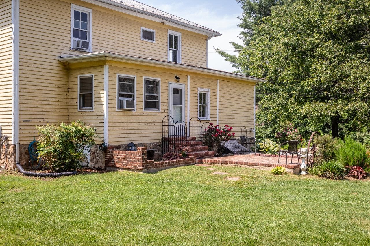 98 COTTONWOOD AVE, GROTTOES, Virginia 24441, 5 Bedrooms Bedrooms, ,1 BathroomBathrooms,Residential,98 COTTONWOOD AVE,670415 MLS # 670415 98 COTTONWOOD AVE, GROTTOES, Virginia 24441, 5 Bedrooms Bedrooms, ,1 BathroomBathrooms,Residential,98 COTTONWOOD AVE,670415 MLS # 670415