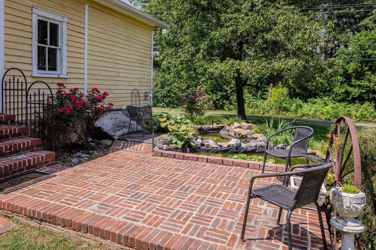 98 COTTONWOOD AVE, GROTTOES, Virginia 24441, 5 Bedrooms Bedrooms, ,1 BathroomBathrooms,Residential,98 COTTONWOOD AVE,670415 MLS # 670415 98 COTTONWOOD AVE, GROTTOES, Virginia 24441, 5 Bedrooms Bedrooms, ,1 BathroomBathrooms,Residential,98 COTTONWOOD AVE,670415 MLS # 670415