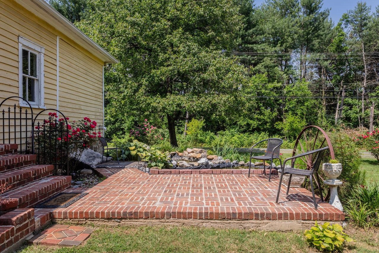 98 COTTONWOOD AVE, GROTTOES, Virginia 24441, 5 Bedrooms Bedrooms, ,1 BathroomBathrooms,Residential,98 COTTONWOOD AVE,670415 MLS # 670415 98 COTTONWOOD AVE, GROTTOES, Virginia 24441, 5 Bedrooms Bedrooms, ,1 BathroomBathrooms,Residential,98 COTTONWOOD AVE,670415 MLS # 670415