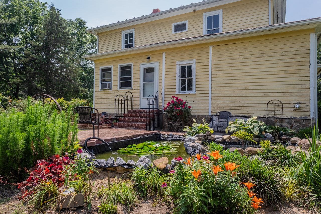 98 COTTONWOOD AVE, GROTTOES, Virginia 24441, 5 Bedrooms Bedrooms, ,1 BathroomBathrooms,Residential,98 COTTONWOOD AVE,670415 MLS # 670415 98 COTTONWOOD AVE, GROTTOES, Virginia 24441, 5 Bedrooms Bedrooms, ,1 BathroomBathrooms,Residential,98 COTTONWOOD AVE,670415 MLS # 670415