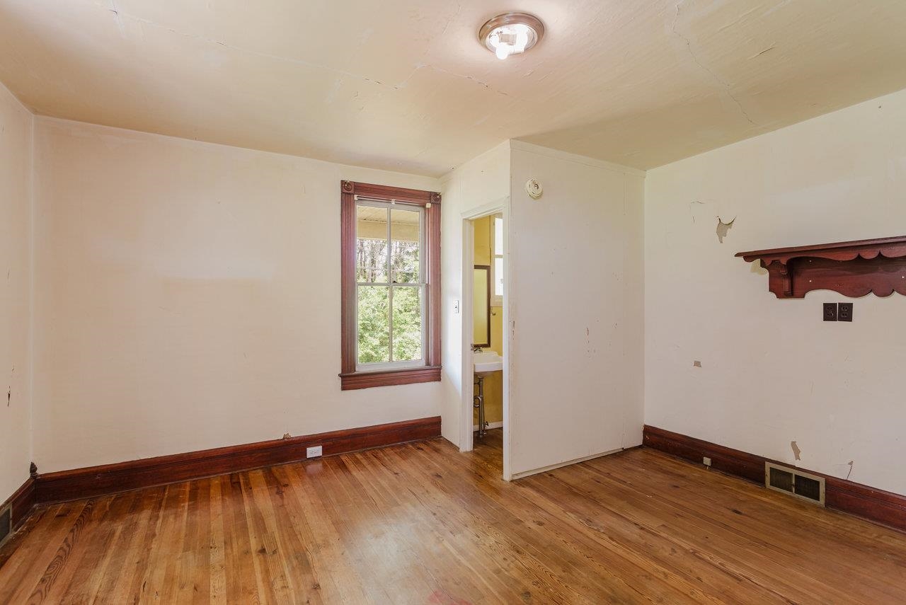 98 COTTONWOOD AVE, GROTTOES, Virginia 24441, 5 Bedrooms Bedrooms, ,1 BathroomBathrooms,Residential,98 COTTONWOOD AVE,670415 MLS # 670415 98 COTTONWOOD AVE, GROTTOES, Virginia 24441, 5 Bedrooms Bedrooms, ,1 BathroomBathrooms,Residential,98 COTTONWOOD AVE,670415 MLS # 670415