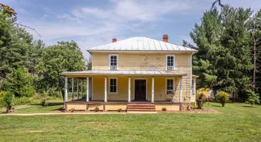 98 COTTONWOOD AVE, GROTTOES, Virginia 24441, 5 Bedrooms Bedrooms, ,1 BathroomBathrooms,Residential,98 COTTONWOOD AVE,670415 MLS # 670415