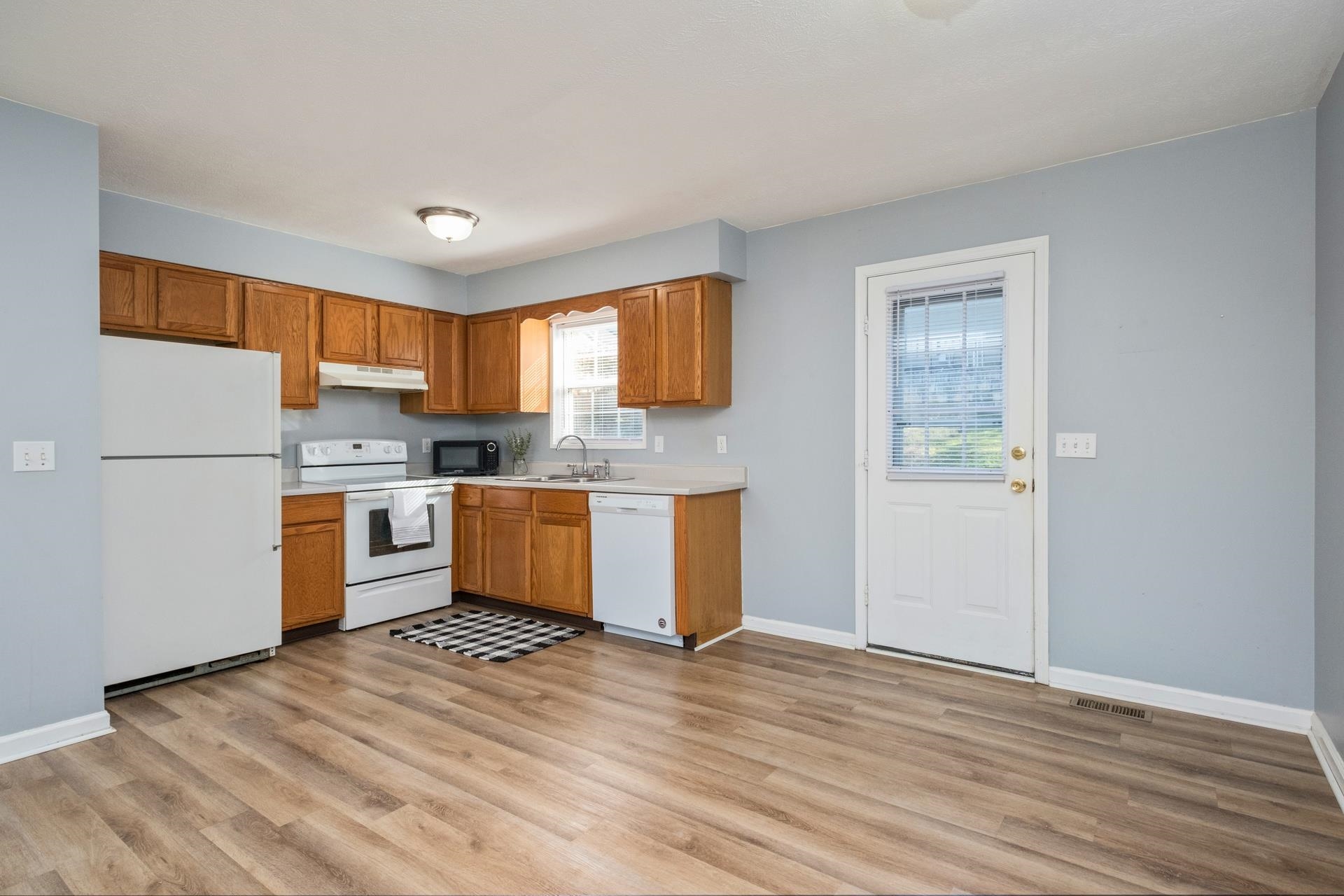 2217 RESERVOIR ST, HARRISONBURG, Virginia 22801, 2 Bedrooms Bedrooms, ,2 BathroomsBathrooms,Residential,Stutzman,2217 RESERVOIR ST,670432 MLS # 670432 2217 RESERVOIR ST, HARRISONBURG, Virginia 22801, 2 Bedrooms Bedrooms, ,2 BathroomsBathrooms,Residential,Stutzman,2217 RESERVOIR ST,670432 MLS # 670432
