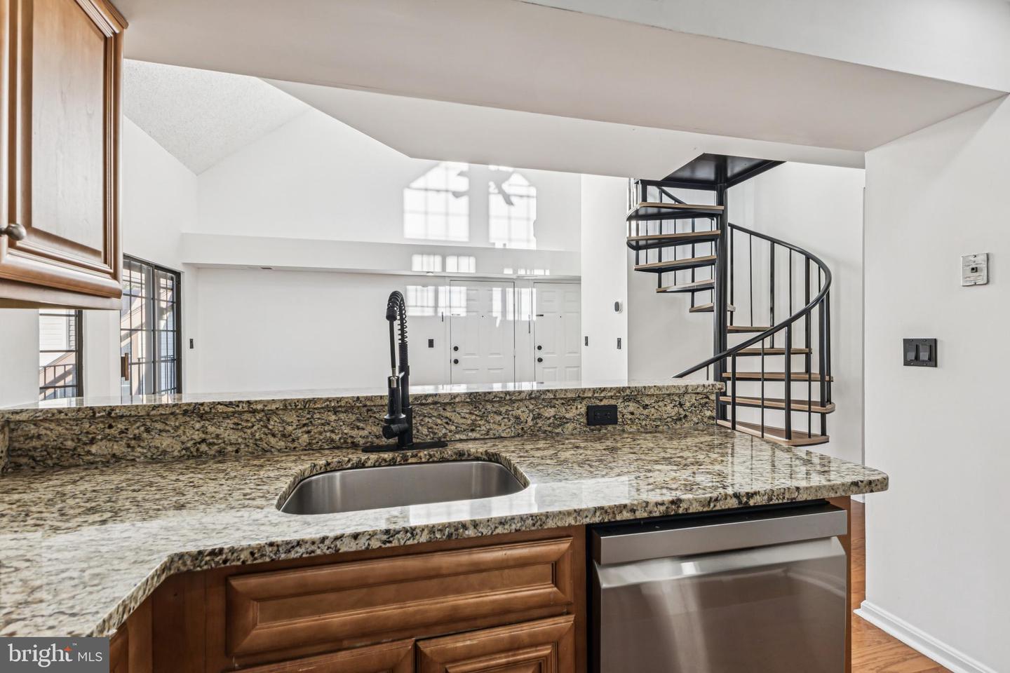 6006-F CURTIER DR #F, ALEXANDRIA, Virginia 22310, 2 Bedrooms Bedrooms, ,2 BathroomsBathrooms,Residential,For sale,6006-F CURTIER DR #F,VAFX2267152 MLS # VAFX2267152 6006-F CURTIER DR #F, ALEXANDRIA, Virginia 22310, 2 Bedrooms Bedrooms, ,2 BathroomsBathrooms,Residential,For sale,6006-F CURTIER DR #F,VAFX2267152 MLS # VAFX2267152
