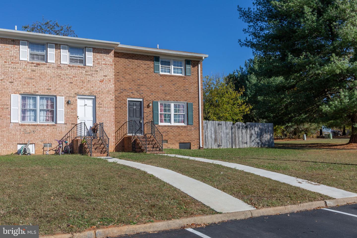 19 COVENTRY CT, FREDERICKSBURG, Virginia 22405, 3 Bedrooms Bedrooms, ,1 BathroomBathrooms,Residential,For sale,19 COVENTRY CT,VAST2042704 MLS # VAST2042704 19 COVENTRY CT, FREDERICKSBURG, Virginia 22405, 3 Bedrooms Bedrooms, ,1 BathroomBathrooms,Residential,For sale,19 COVENTRY CT,VAST2042704 MLS # VAST2042704