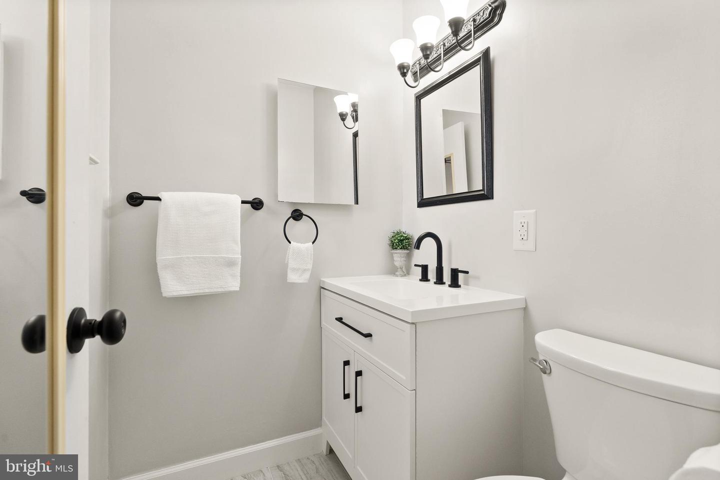 4006 NOVAR DR, CHANTILLY, Virginia 20151, 4 Bedrooms Bedrooms, ,2 BathroomsBathrooms,Residential,For sale,4006 NOVAR DR,VAFX2268096 MLS # VAFX2268096