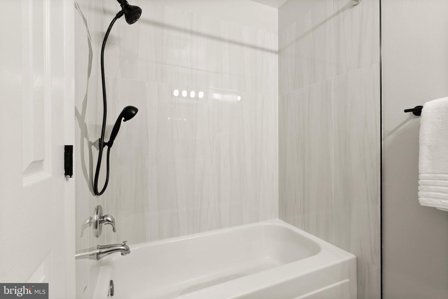 4006 NOVAR DR, CHANTILLY, Virginia 20151, 4 Bedrooms Bedrooms, ,2 BathroomsBathrooms,Residential,For sale,4006 NOVAR DR,VAFX2268096 MLS # VAFX2268096