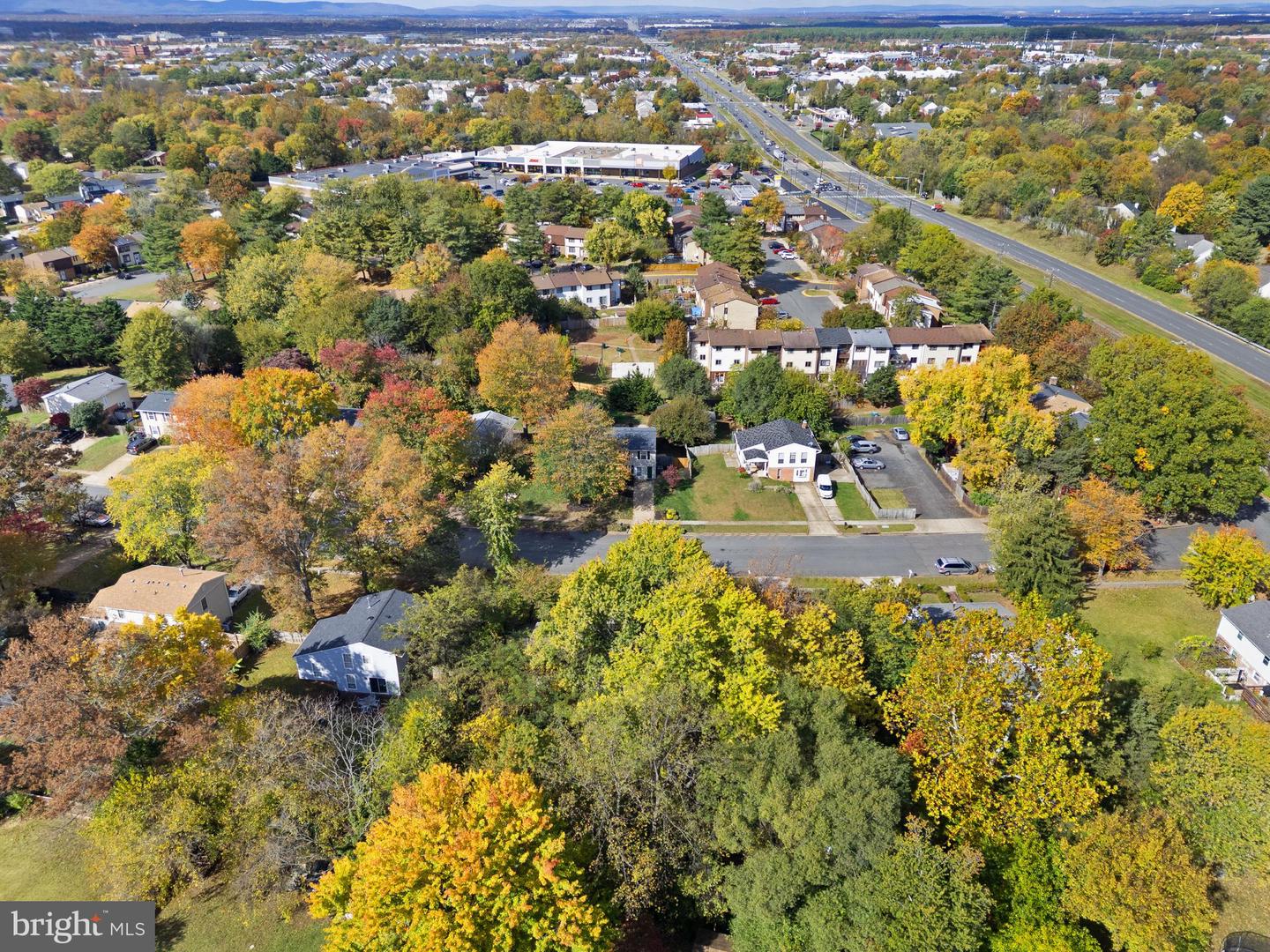 4006 NOVAR DR, CHANTILLY, Virginia 20151, 4 Bedrooms Bedrooms, ,2 BathroomsBathrooms,Residential,For sale,4006 NOVAR DR,VAFX2268096 MLS # VAFX2268096