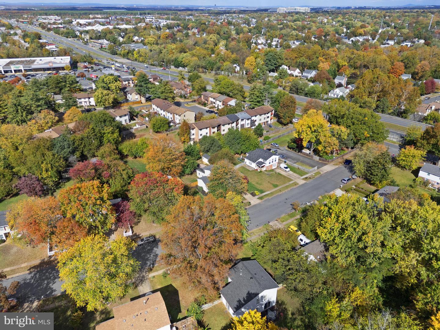 4006 NOVAR DR, CHANTILLY, Virginia 20151, 4 Bedrooms Bedrooms, ,2 BathroomsBathrooms,Residential,For sale,4006 NOVAR DR,VAFX2268096 MLS # VAFX2268096