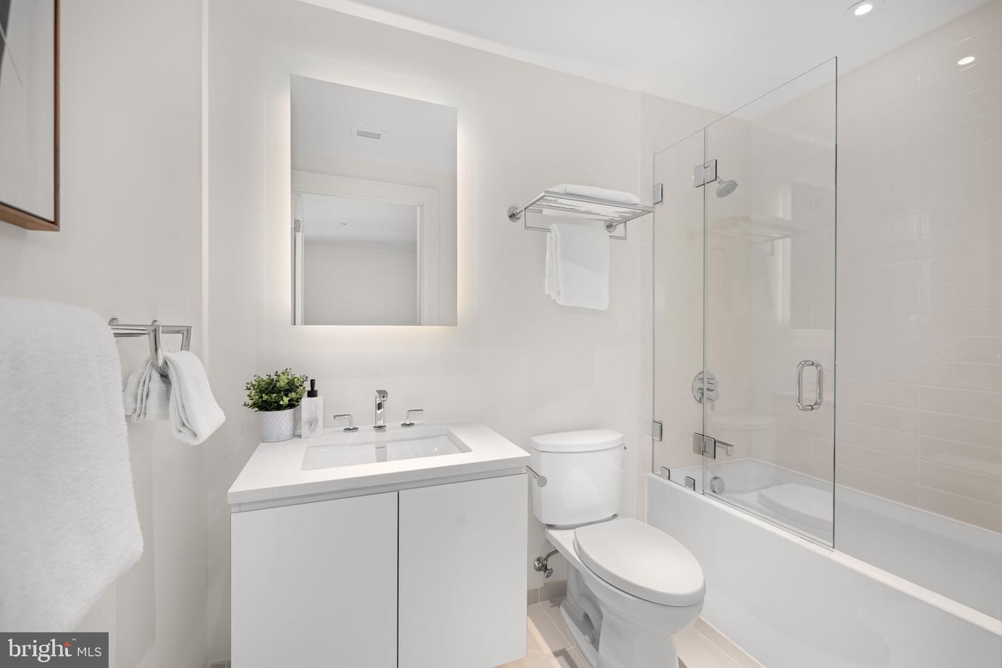 2501 M ST NW #T04, WASHINGTON, District Of Columbia 20037, 2 Bedrooms Bedrooms, ,2 BathroomsBathrooms,Residential,For sale,2501 M ST NW #T04,DCDC2223030 MLS # DCDC2223030 2501 M ST NW #T04, WASHINGTON, District Of Columbia 20037, 2 Bedrooms Bedrooms, ,2 BathroomsBathrooms,Residential,For sale,2501 M ST NW #T04,DCDC2223030 MLS # DCDC2223030