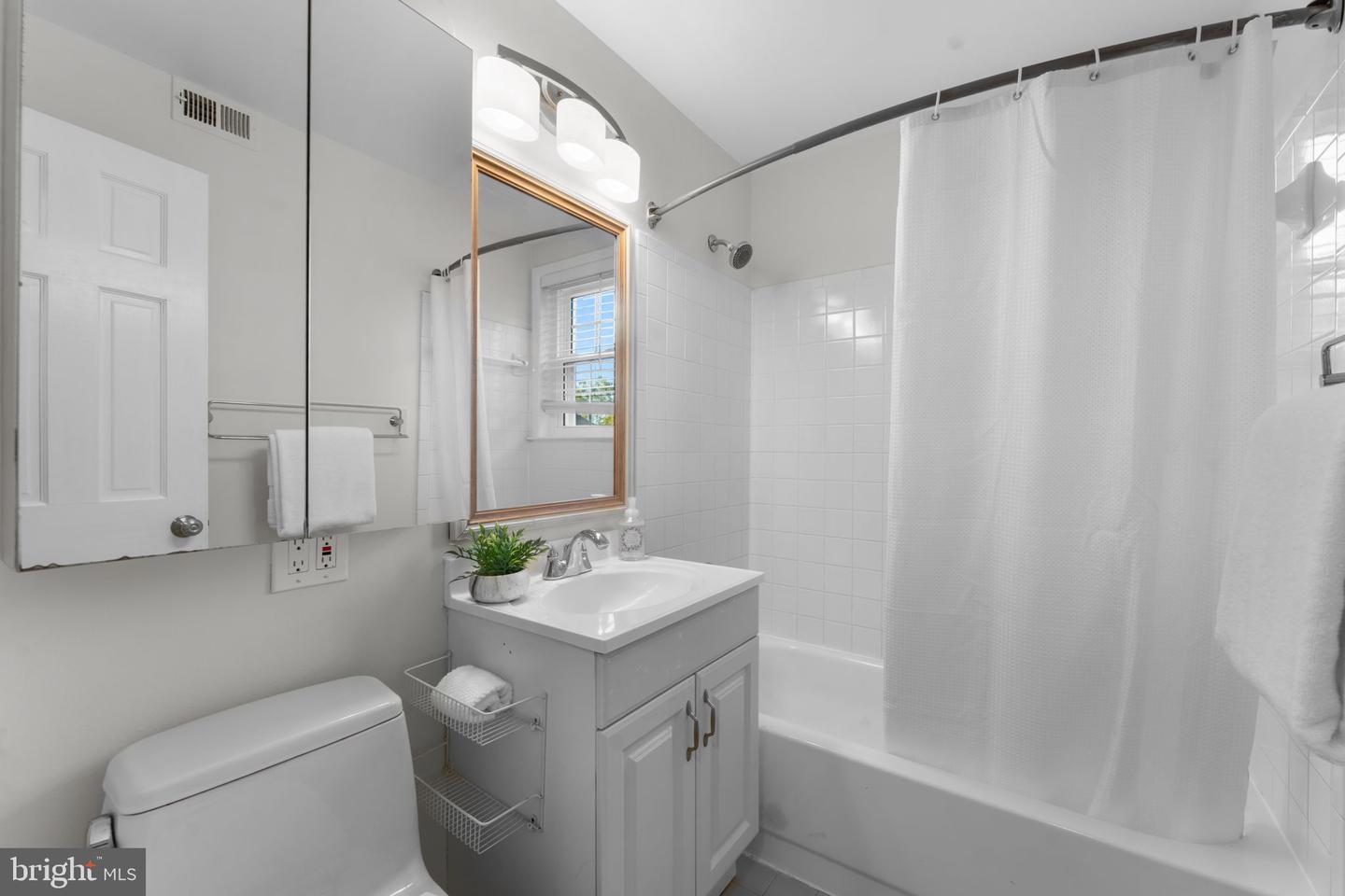 4623 28TH RD S #C, ARLINGTON, Virginia 22206, 2 Bedrooms Bedrooms, ,1 BathroomBathrooms,Residential,For sale,4623 28TH RD S #C,VAAR2063956 MLS # VAAR2063956 4623 28TH RD S #C, ARLINGTON, Virginia 22206, 2 Bedrooms Bedrooms, ,1 BathroomBathrooms,Residential,For sale,4623 28TH RD S #C,VAAR2063956 MLS # VAAR2063956