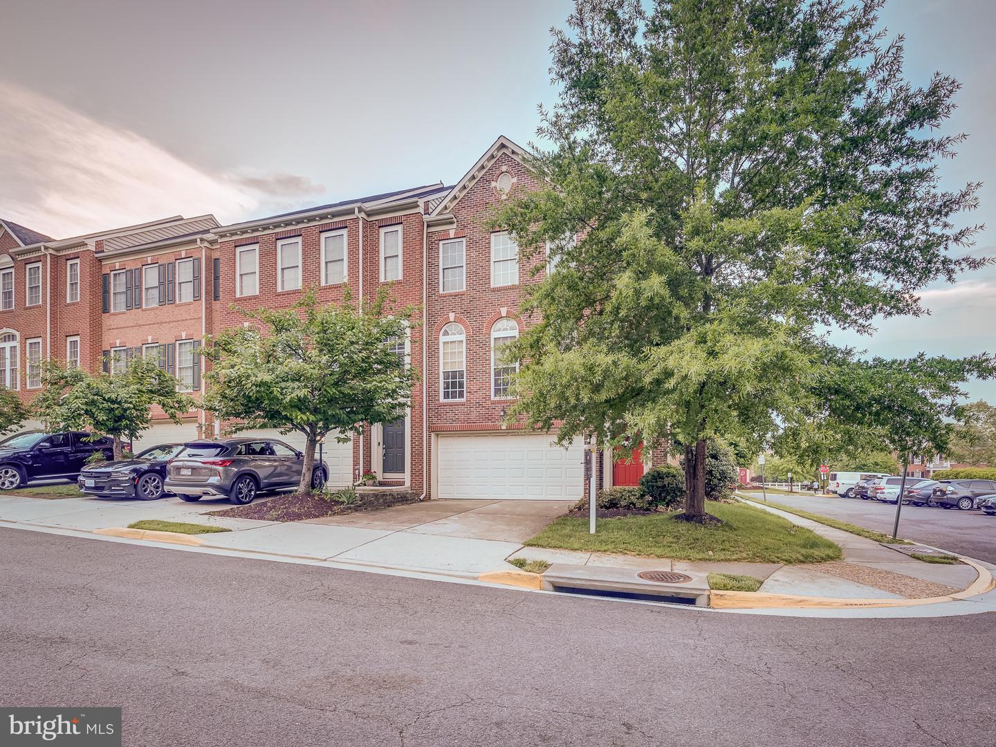 8410 CHAUCER HOUSE CT, LORTON, Virginia 22079, 4 Bedrooms Bedrooms, ,3 BathroomsBathrooms,Residential,For sale,8410 CHAUCER HOUSE CT,VAFX2268240 MLS # VAFX2268240 8410 CHAUCER HOUSE CT, LORTON, Virginia 22079, 4 Bedrooms Bedrooms, ,3 BathroomsBathrooms,Residential,For sale,8410 CHAUCER HOUSE CT,VAFX2268240 MLS # VAFX2268240