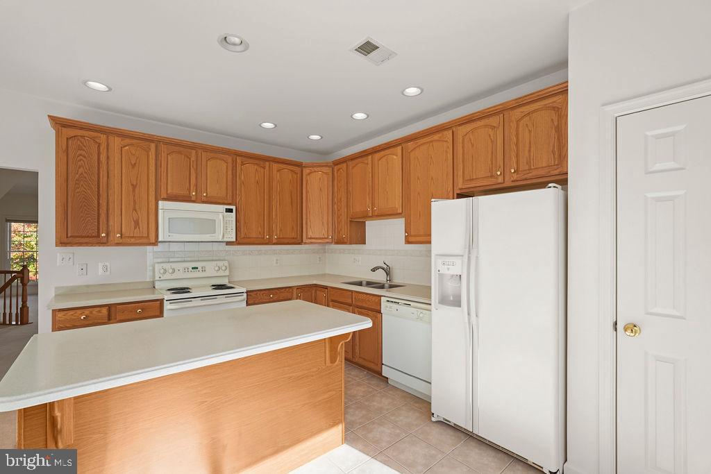 8256 SHANNONS LANDING WAY, LORTON, Virginia 22079, 3 Bedrooms Bedrooms, 11 Rooms Rooms,2 BathroomsBathrooms,Residential,For sale,8256 SHANNONS LANDING WAY,VAFX2268606 MLS # VAFX2268606 8256 SHANNONS LANDING WAY, LORTON, Virginia 22079, 3 Bedrooms Bedrooms, 11 Rooms Rooms,2 BathroomsBathrooms,Residential,For sale,8256 SHANNONS LANDING WAY,VAFX2268606 MLS # VAFX2268606