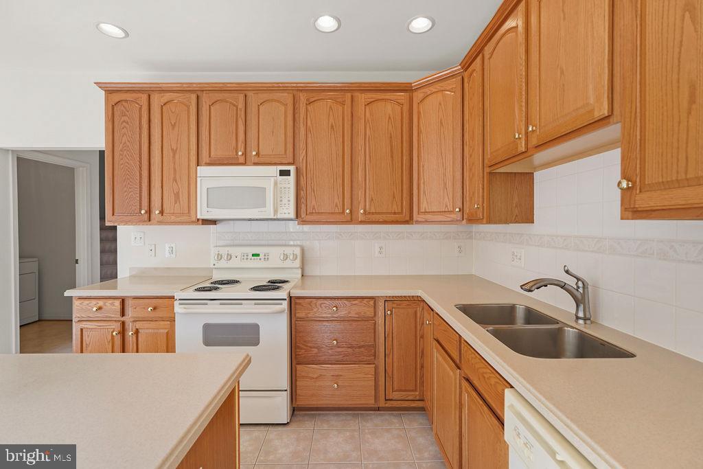 8256 SHANNONS LANDING WAY, LORTON, Virginia 22079, 3 Bedrooms Bedrooms, 11 Rooms Rooms,2 BathroomsBathrooms,Residential,For sale,8256 SHANNONS LANDING WAY,VAFX2268606 MLS # VAFX2268606 8256 SHANNONS LANDING WAY, LORTON, Virginia 22079, 3 Bedrooms Bedrooms, 11 Rooms Rooms,2 BathroomsBathrooms,Residential,For sale,8256 SHANNONS LANDING WAY,VAFX2268606 MLS # VAFX2268606