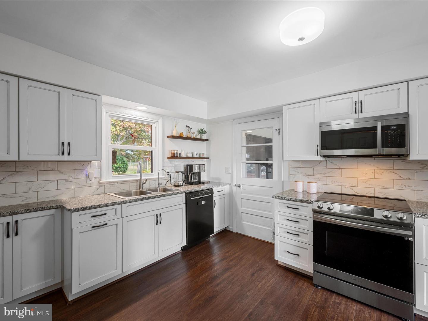 2137 RELIANCE RD, MIDDLETOWN, Virginia 22645, 3 Bedrooms Bedrooms, 7 Rooms Rooms,1 BathroomBathrooms,Residential,For sale,2137 RELIANCE RD,VAWR2012480 MLS # VAWR2012480