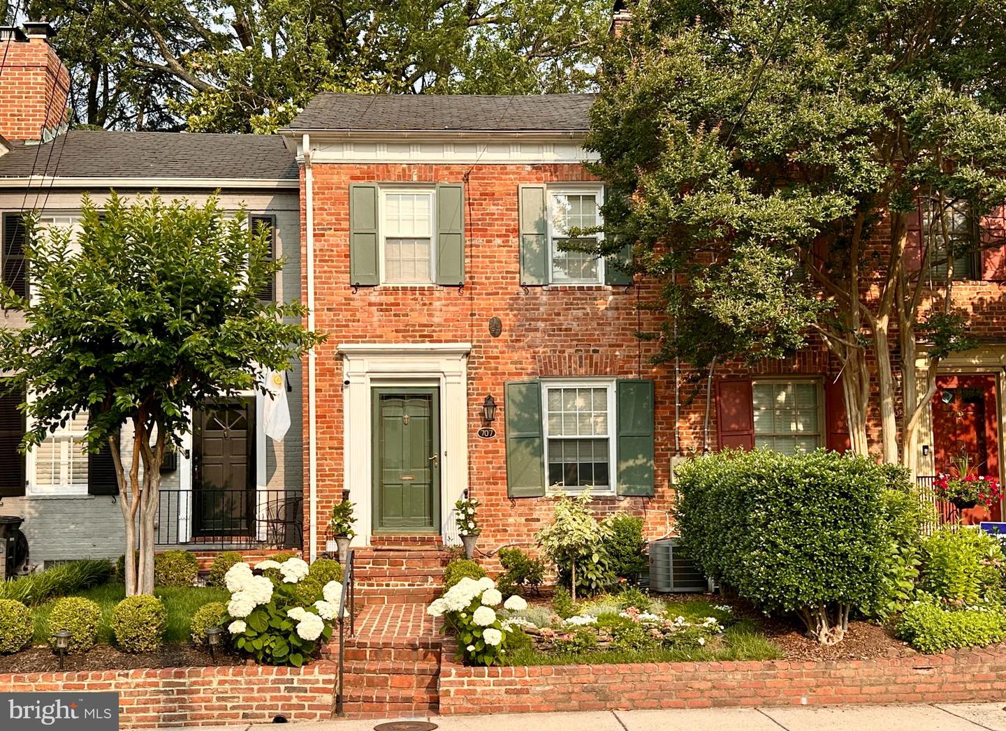 707 S ROYAL ST, ALEXANDRIA, Virginia 22314, 3 Bedrooms Bedrooms, ,2 BathroomsBathrooms,Residential,For sale,707 S ROYAL ST,VAAX2050456 MLS # VAAX2050456 707 S ROYAL ST, ALEXANDRIA, Virginia 22314, 3 Bedrooms Bedrooms, ,2 BathroomsBathrooms,Residential,For sale,707 S ROYAL ST,VAAX2050456 MLS # VAAX2050456