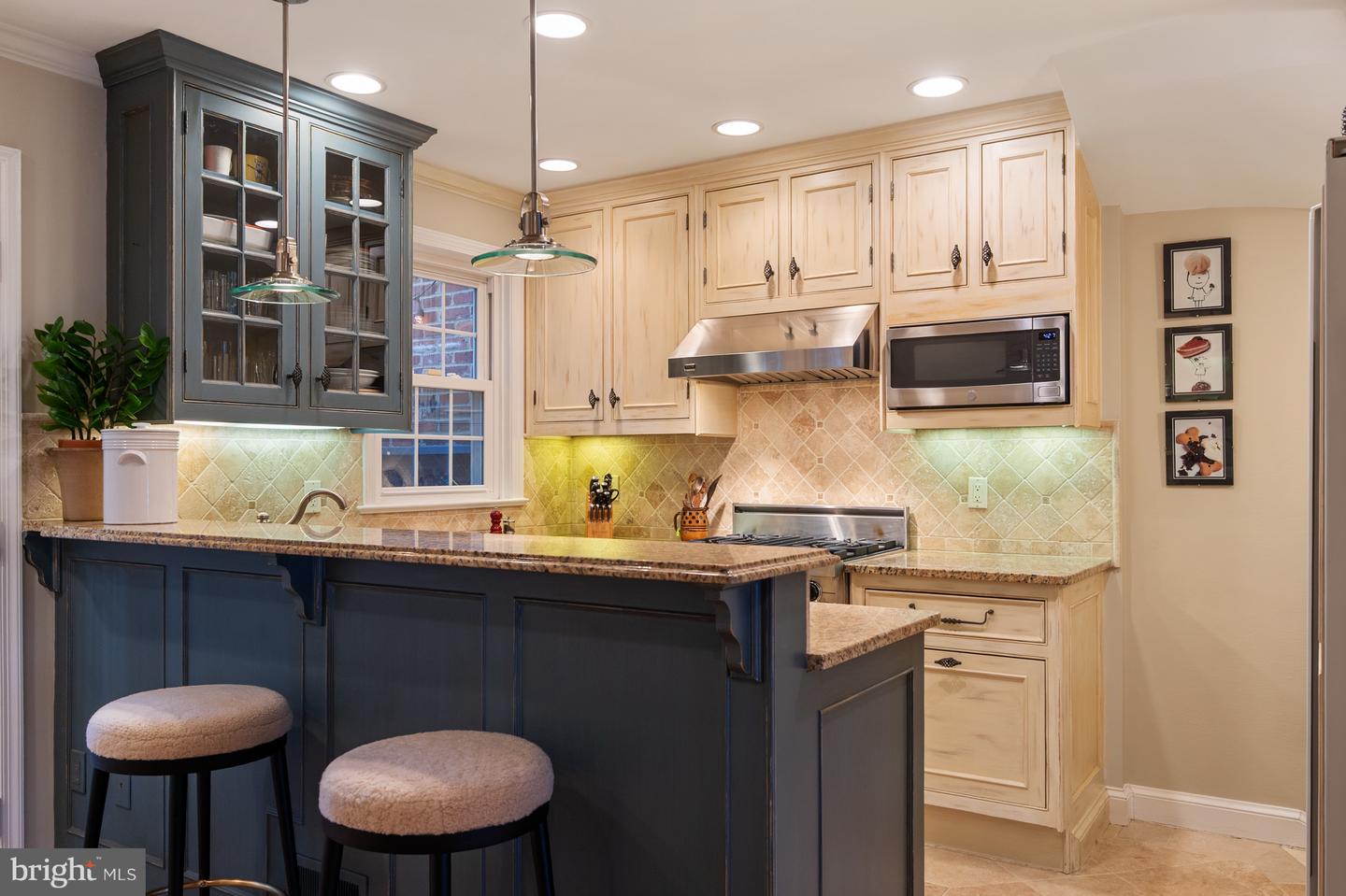 707 S ROYAL ST, ALEXANDRIA, Virginia 22314, 3 Bedrooms Bedrooms, ,2 BathroomsBathrooms,Residential,For sale,707 S ROYAL ST,VAAX2050456 MLS # VAAX2050456 707 S ROYAL ST, ALEXANDRIA, Virginia 22314, 3 Bedrooms Bedrooms, ,2 BathroomsBathrooms,Residential,For sale,707 S ROYAL ST,VAAX2050456 MLS # VAAX2050456