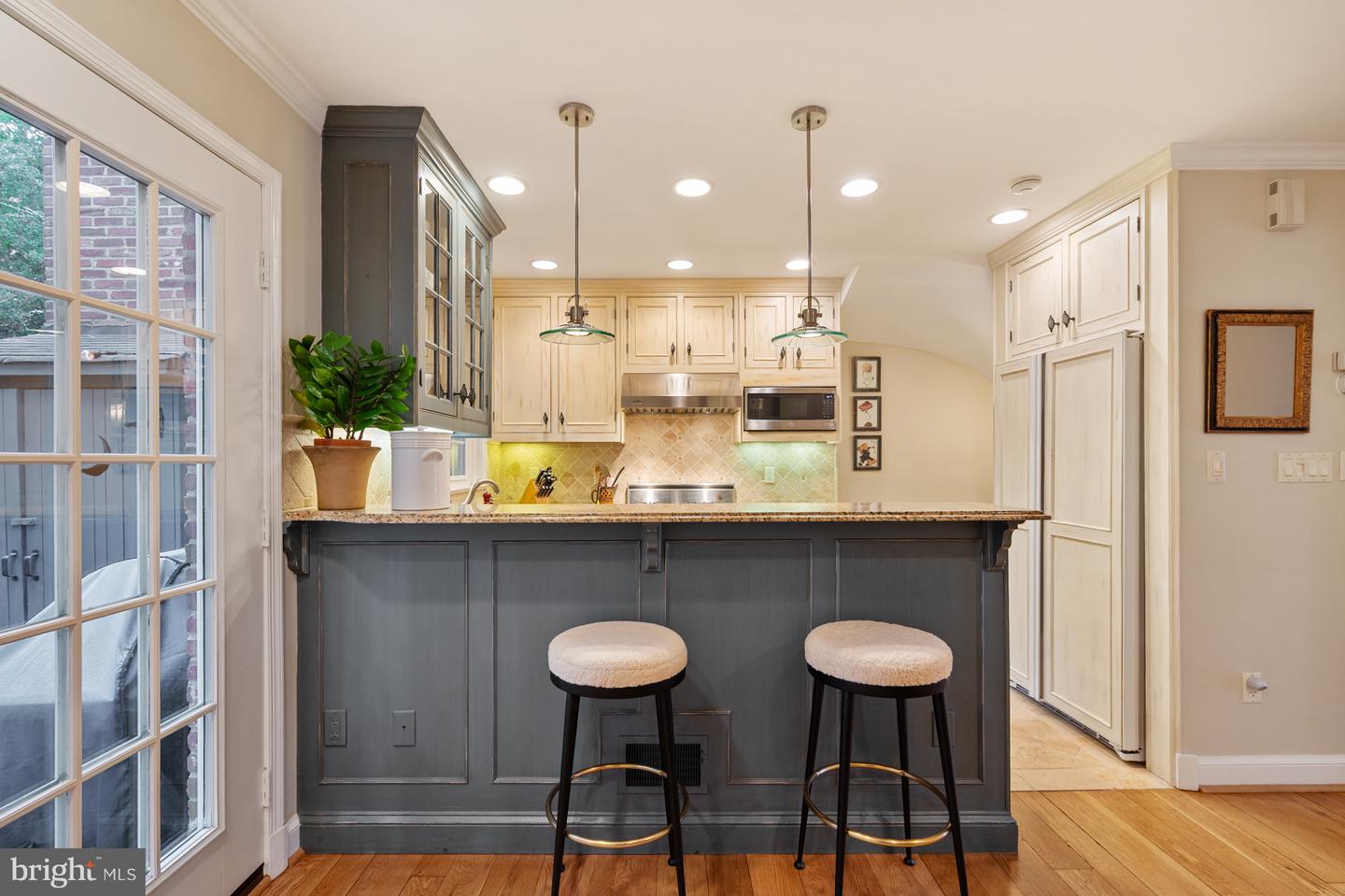 707 S ROYAL ST, ALEXANDRIA, Virginia 22314, 3 Bedrooms Bedrooms, ,2 BathroomsBathrooms,Residential,For sale,707 S ROYAL ST,VAAX2050456 MLS # VAAX2050456 707 S ROYAL ST, ALEXANDRIA, Virginia 22314, 3 Bedrooms Bedrooms, ,2 BathroomsBathrooms,Residential,For sale,707 S ROYAL ST,VAAX2050456 MLS # VAAX2050456