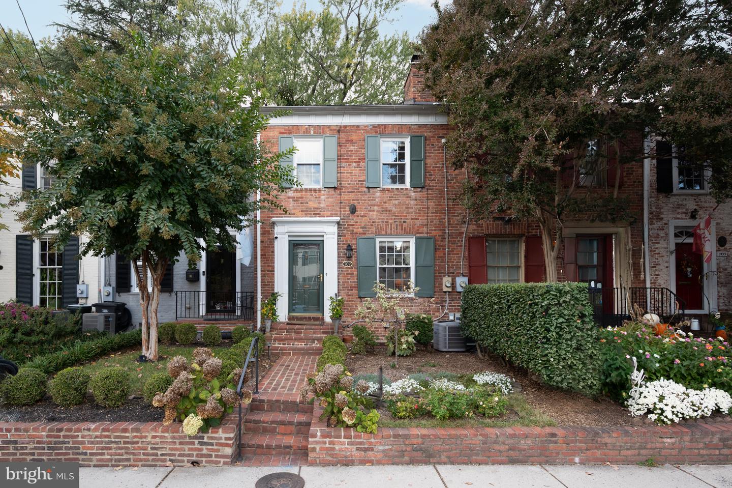 707 S ROYAL ST, ALEXANDRIA, Virginia 22314, 3 Bedrooms Bedrooms, ,2 BathroomsBathrooms,Residential,For sale,707 S ROYAL ST,VAAX2050456 MLS # VAAX2050456 707 S ROYAL ST, ALEXANDRIA, Virginia 22314, 3 Bedrooms Bedrooms, ,2 BathroomsBathrooms,Residential,For sale,707 S ROYAL ST,VAAX2050456 MLS # VAAX2050456