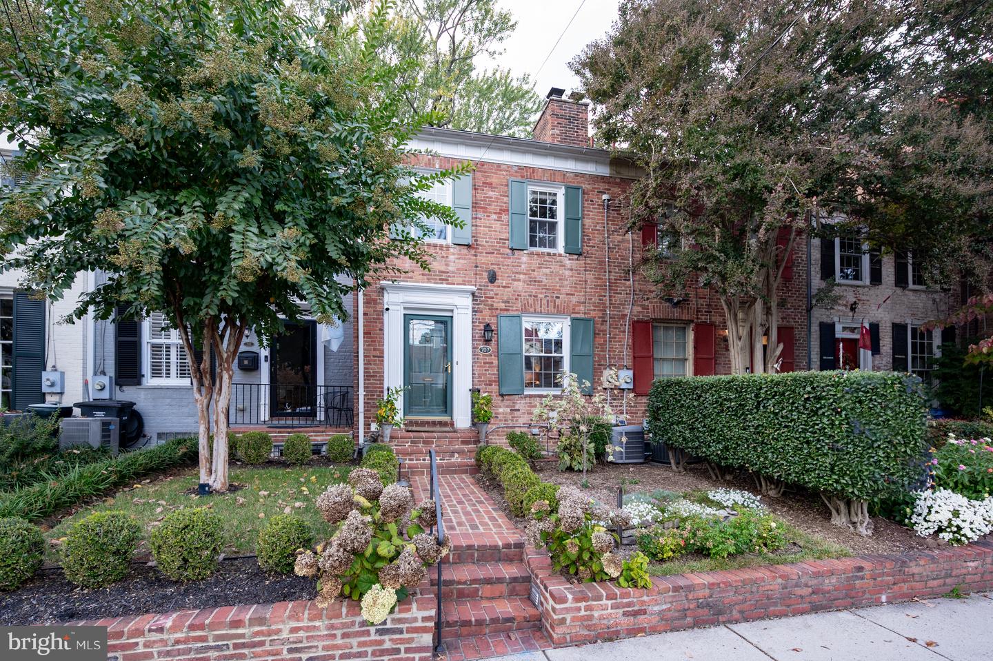707 S ROYAL ST, ALEXANDRIA, Virginia 22314, 3 Bedrooms Bedrooms, ,2 BathroomsBathrooms,Residential,For sale,707 S ROYAL ST,VAAX2050456 MLS # VAAX2050456 707 S ROYAL ST, ALEXANDRIA, Virginia 22314, 3 Bedrooms Bedrooms, ,2 BathroomsBathrooms,Residential,For sale,707 S ROYAL ST,VAAX2050456 MLS # VAAX2050456