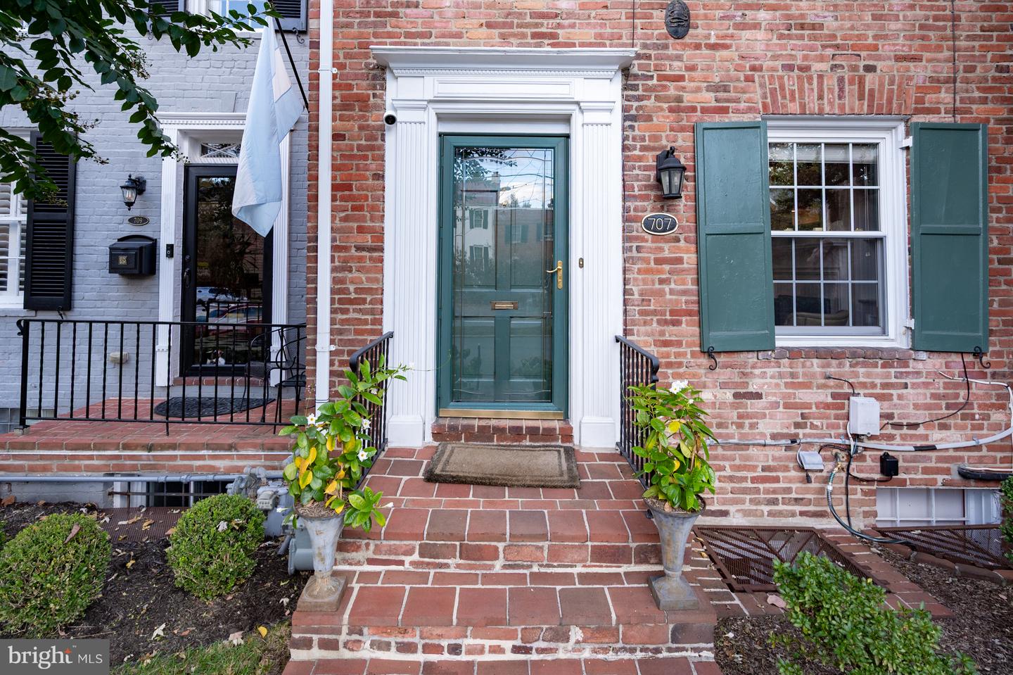 707 S ROYAL ST, ALEXANDRIA, Virginia 22314, 3 Bedrooms Bedrooms, ,2 BathroomsBathrooms,Residential,For sale,707 S ROYAL ST,VAAX2050456 MLS # VAAX2050456 707 S ROYAL ST, ALEXANDRIA, Virginia 22314, 3 Bedrooms Bedrooms, ,2 BathroomsBathrooms,Residential,For sale,707 S ROYAL ST,VAAX2050456 MLS # VAAX2050456