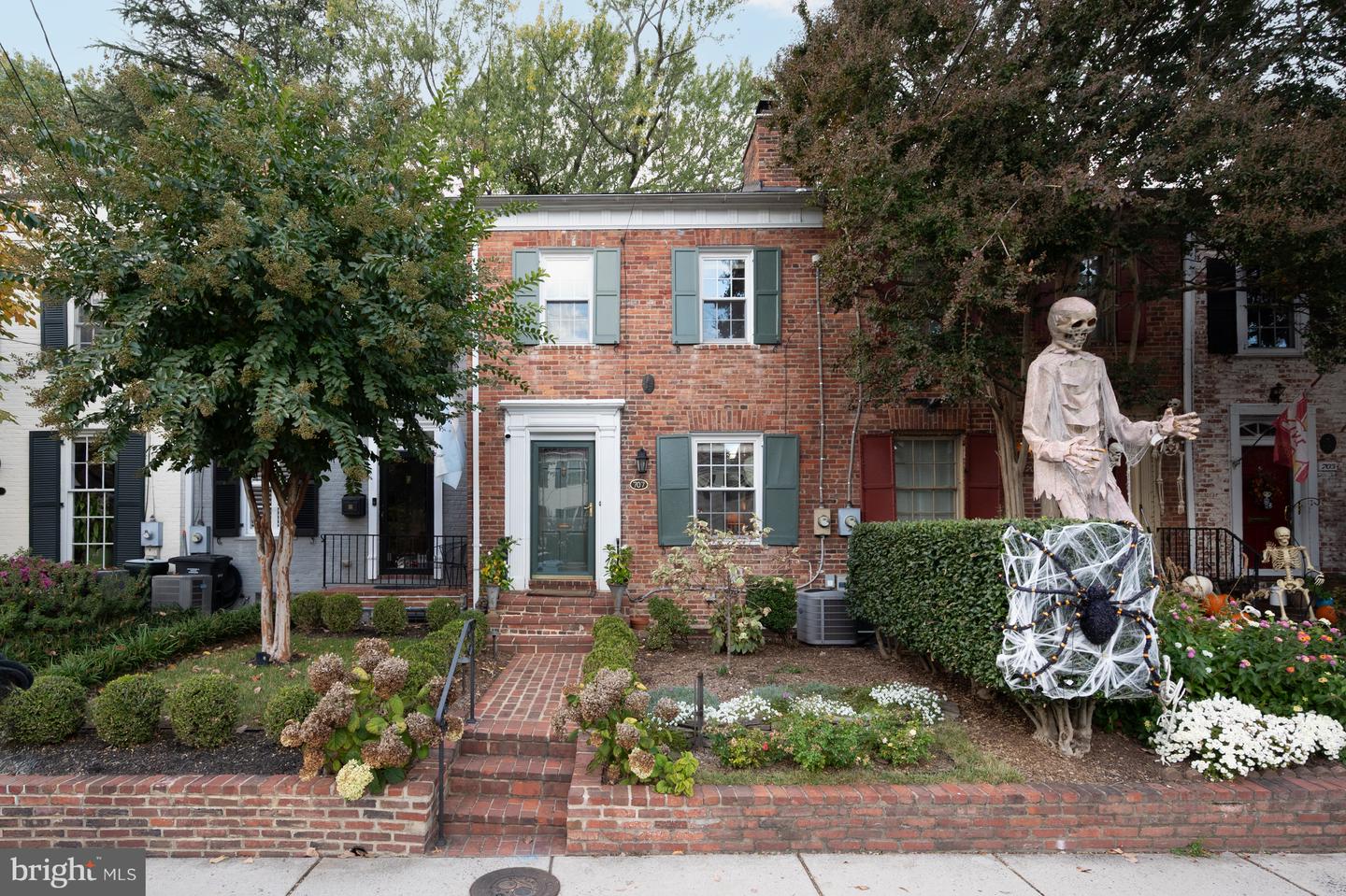 707 S ROYAL ST, ALEXANDRIA, Virginia 22314, 3 Bedrooms Bedrooms, ,2 BathroomsBathrooms,Residential,For sale,707 S ROYAL ST,VAAX2050456 MLS # VAAX2050456 707 S ROYAL ST, ALEXANDRIA, Virginia 22314, 3 Bedrooms Bedrooms, ,2 BathroomsBathrooms,Residential,For sale,707 S ROYAL ST,VAAX2050456 MLS # VAAX2050456