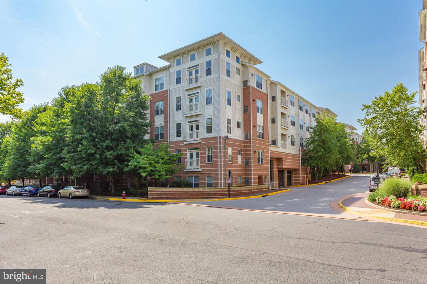 9480 VIRGINIA CENTER BLVD #422, VIENNA, Virginia 22181, 2 Bedrooms Bedrooms, ,2 BathroomsBathrooms,Residential,For sale,9480 VIRGINIA CENTER BLVD #422,VAFX2273444 MLS # VAFX2273444 9480 VIRGINIA CENTER BLVD #422, VIENNA, Virginia 22181, 2 Bedrooms Bedrooms, ,2 BathroomsBathrooms,Residential,For sale,9480 VIRGINIA CENTER BLVD #422,VAFX2273444 MLS # VAFX2273444