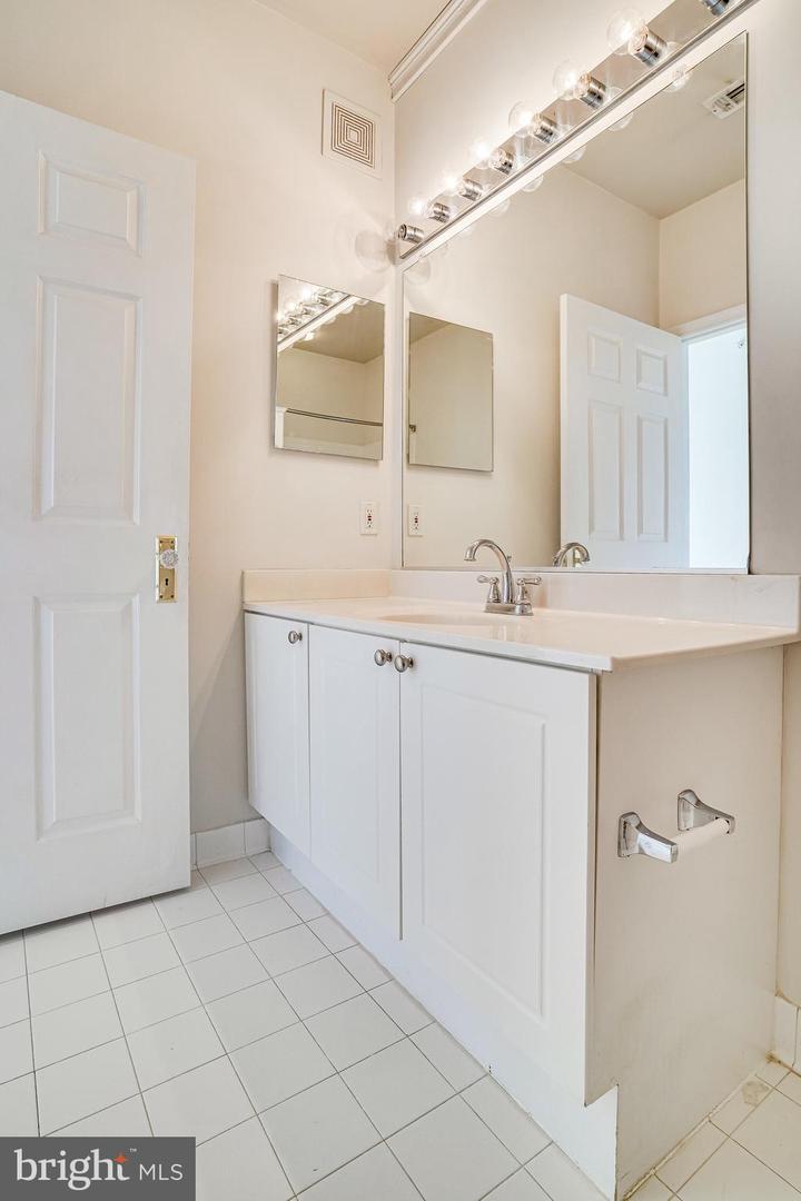 9480 VIRGINIA CENTER BLVD #422, VIENNA, Virginia 22181, 2 Bedrooms Bedrooms, ,2 BathroomsBathrooms,Residential,For sale,9480 VIRGINIA CENTER BLVD #422,VAFX2273444 MLS # VAFX2273444 9480 VIRGINIA CENTER BLVD #422, VIENNA, Virginia 22181, 2 Bedrooms Bedrooms, ,2 BathroomsBathrooms,Residential,For sale,9480 VIRGINIA CENTER BLVD #422,VAFX2273444 MLS # VAFX2273444