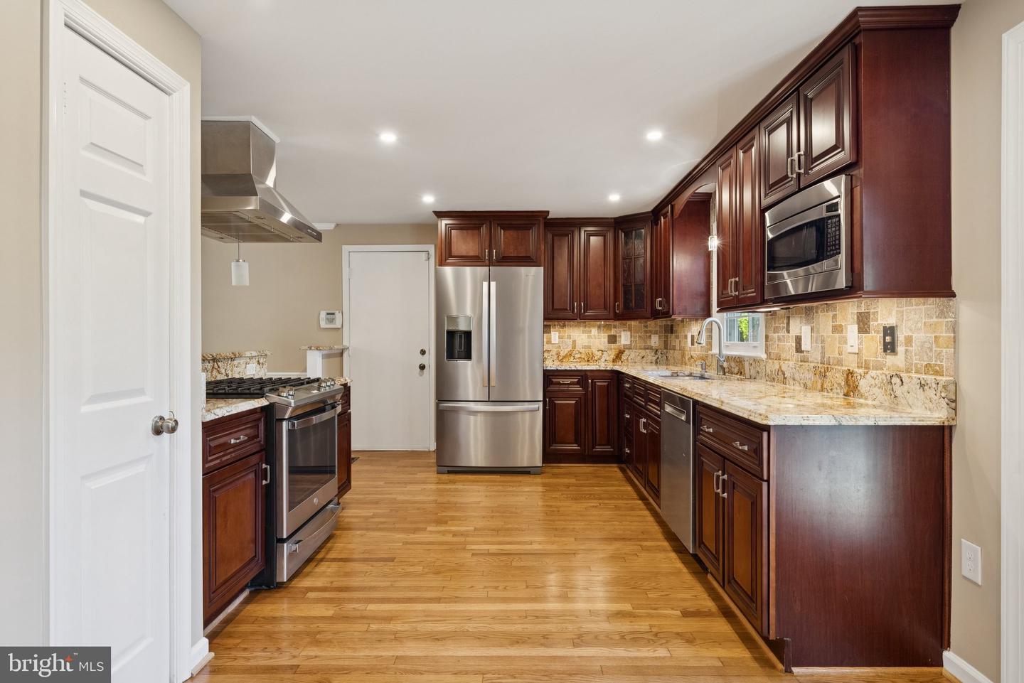 6102 KINGS COLOR DR, FAIRFAX, Virginia 22030, 4 Bedrooms Bedrooms, ,3 BathroomsBathrooms,Residential,For sale,6102 KINGS COLOR DR,VAFX2273450 MLS # VAFX2273450 6102 KINGS COLOR DR, FAIRFAX, Virginia 22030, 4 Bedrooms Bedrooms, ,3 BathroomsBathrooms,Residential,For sale,6102 KINGS COLOR DR,VAFX2273450 MLS # VAFX2273450