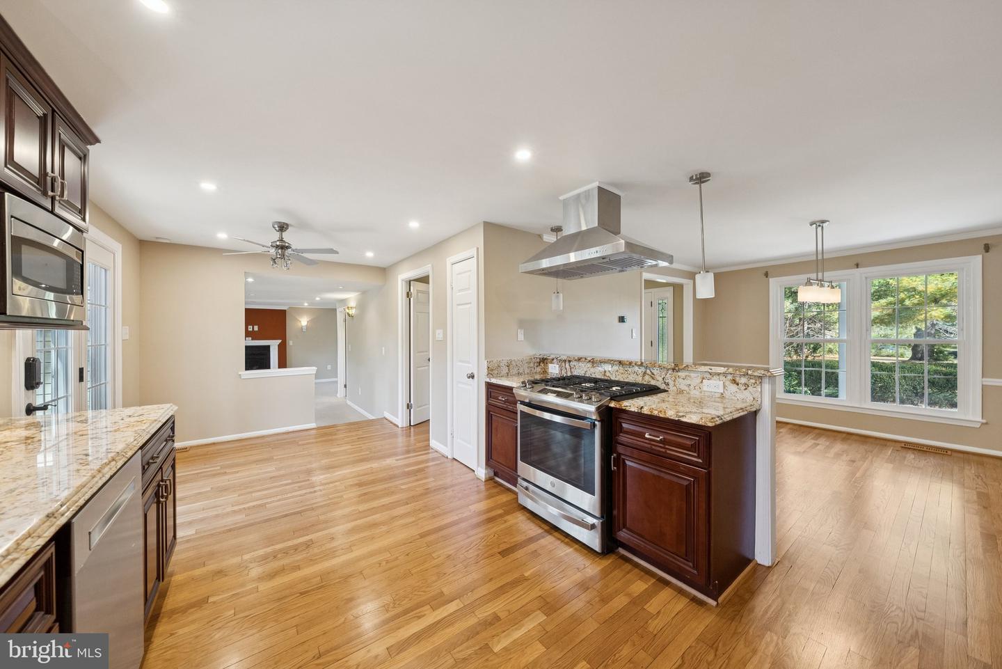 6102 KINGS COLOR DR, FAIRFAX, Virginia 22030, 4 Bedrooms Bedrooms, ,3 BathroomsBathrooms,Residential,For sale,6102 KINGS COLOR DR,VAFX2273450 MLS # VAFX2273450 6102 KINGS COLOR DR, FAIRFAX, Virginia 22030, 4 Bedrooms Bedrooms, ,3 BathroomsBathrooms,Residential,For sale,6102 KINGS COLOR DR,VAFX2273450 MLS # VAFX2273450
